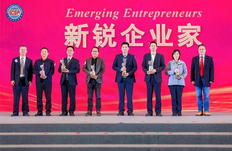 Dong Lyu ,CEO de IPLOOK, fue premiado como Emprendedor Emergente